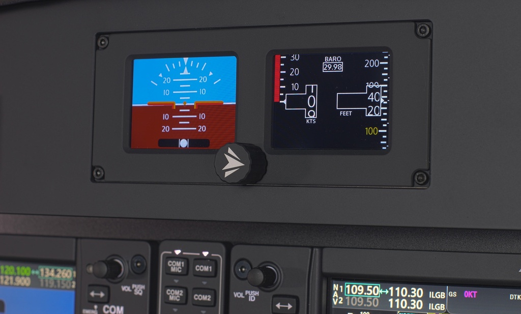 DA42 Desktop Trainer - Standby instruments closeup